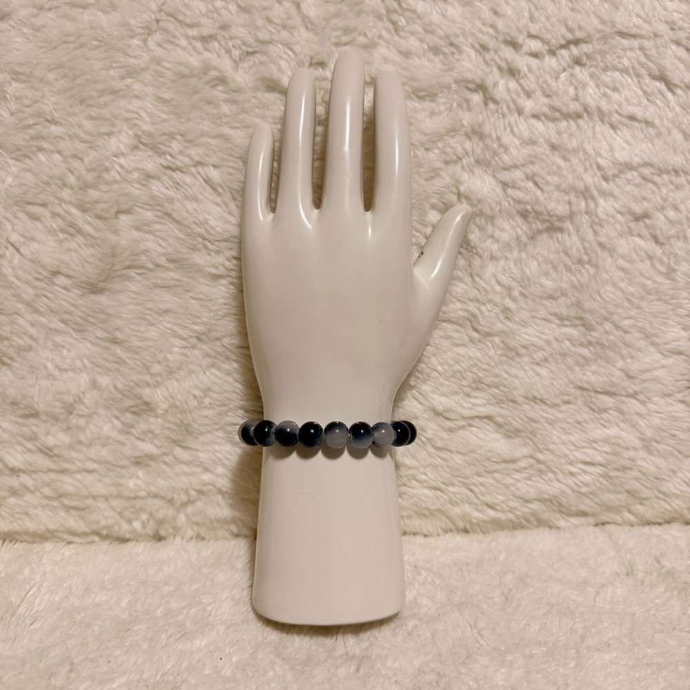 Chic Blue Agate Bracelet with Gold Piyao or Pixiu - Picture 2 of 5